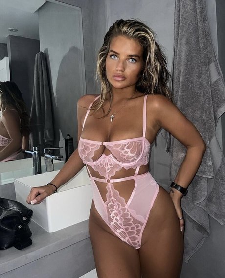Mia Woodhall