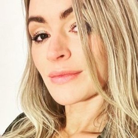 Naken läckt OnlyFans-bild av Laura Woods