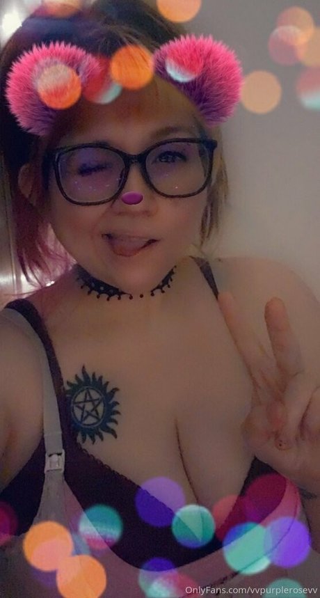 Naken lekkede OnlyFans-bilde av Vvpurplerosevv