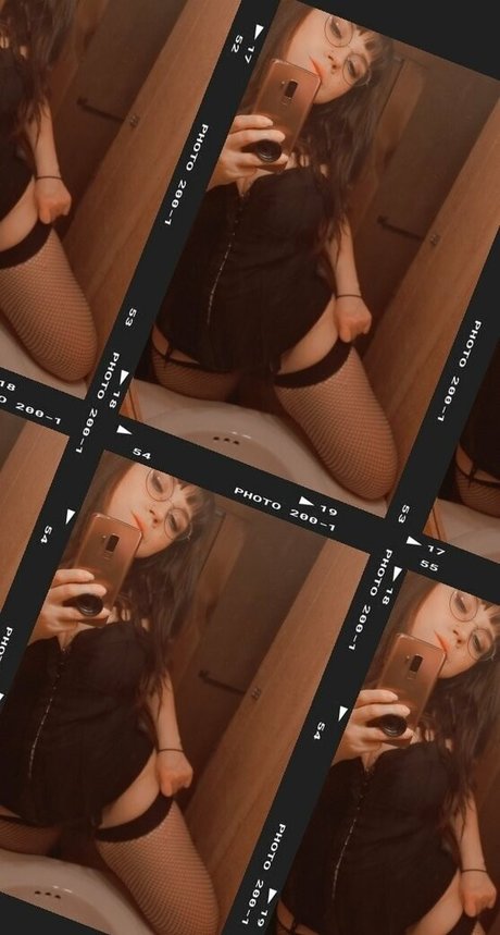 Nagie wyciekłe zdjęcie OnlyFans od Vvpurplerosevv