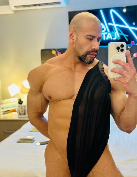 Nahá fotka uniklých OnlyFans od Aleolatinoxxx