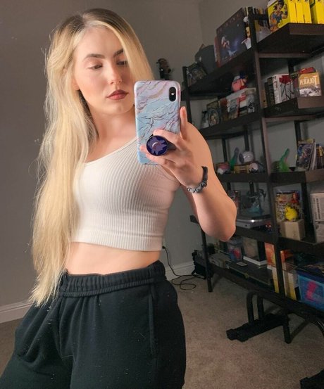 Nicki Taylor
