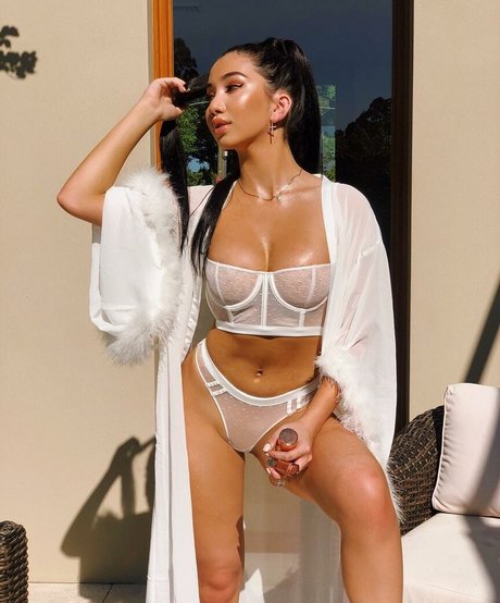Alasti lekkinud OnlyFans-i pilt Lumma Aziz