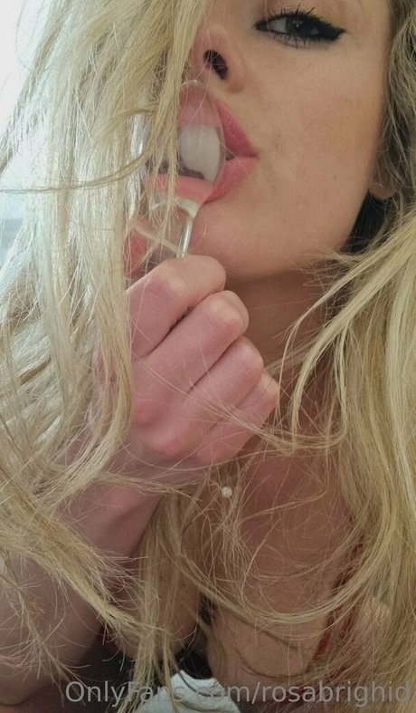 Alaston vuotanut OnlyFans-kuva Rosabrighid