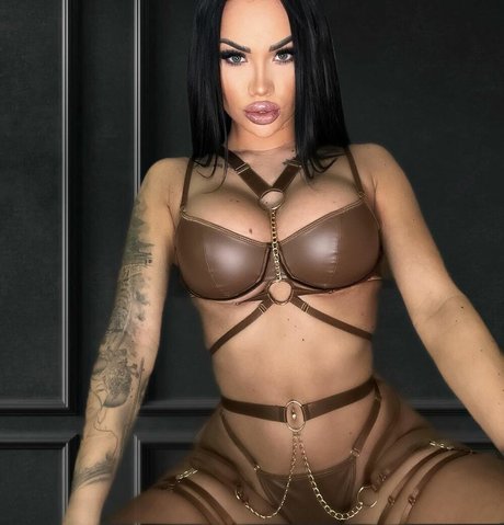 Foto desnuda filtrada de OnlyFans de Nattasha Black