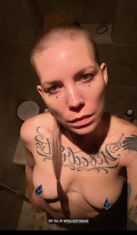 Naken lekkede OnlyFans-bilde av Skylar Grey