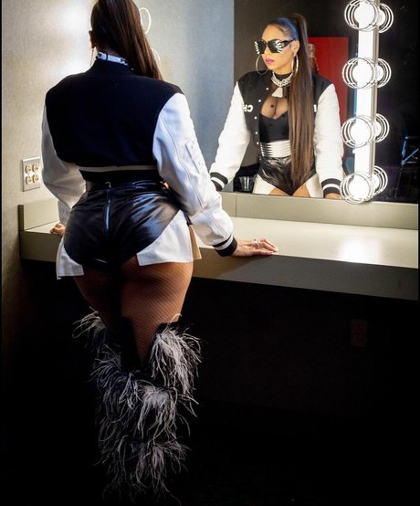 Alaston vuotanut OnlyFans-kuva Ashanti