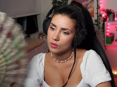 Naken lekkede OnlyFans-bilde av Yabbe