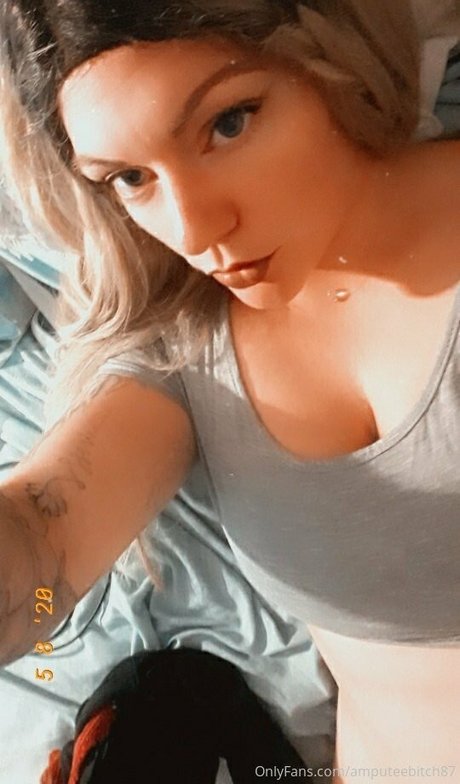 Theamputeebitch