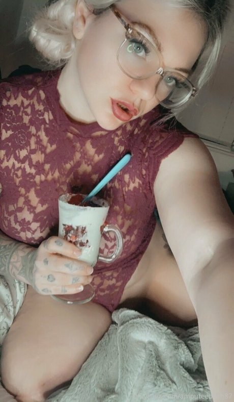 Theamputeebitch
