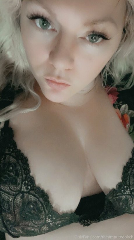 Theamputeebitch