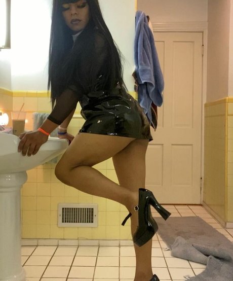 Naken läckt OnlyFans-bild av Alexiacdgirl