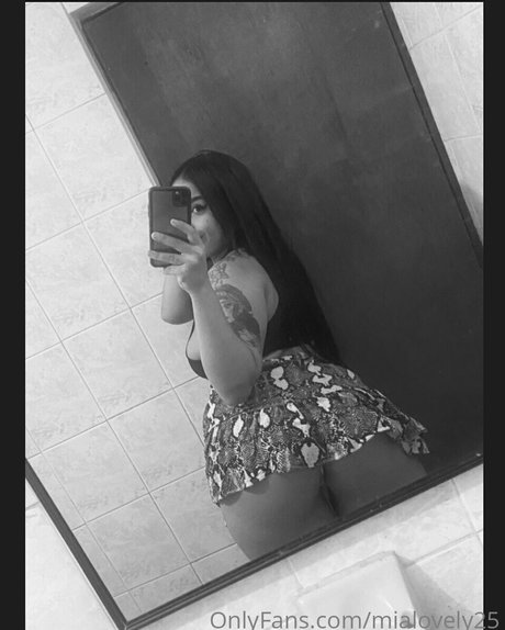 Nahá fotka uniklých OnlyFans od Mialovely25