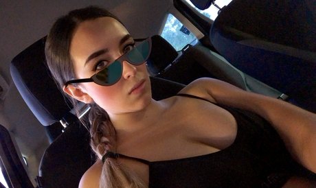 Naakte gelekte OnlyFans-foto van Frida Berridi