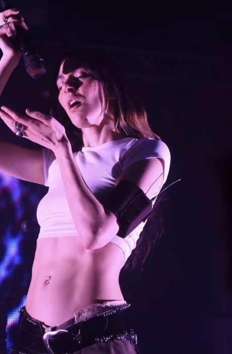 Caroline Polachek  nude leaked OnlyFans photo
