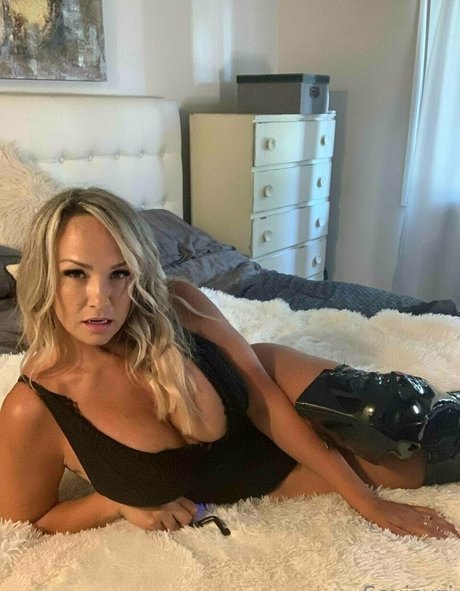Nahá fotka uniklých OnlyFans od Sexisuzi