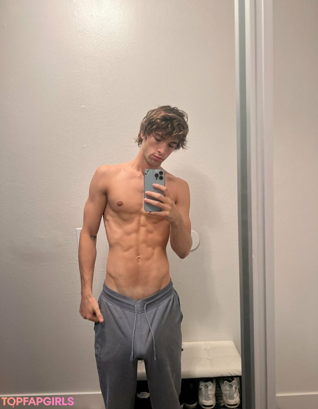 Alasti lekkinud OnlyFans-i pilt Frankierossi #30