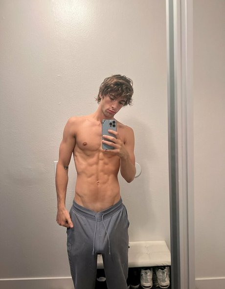 Alaston vuotanut OnlyFans-kuva Frankierossi