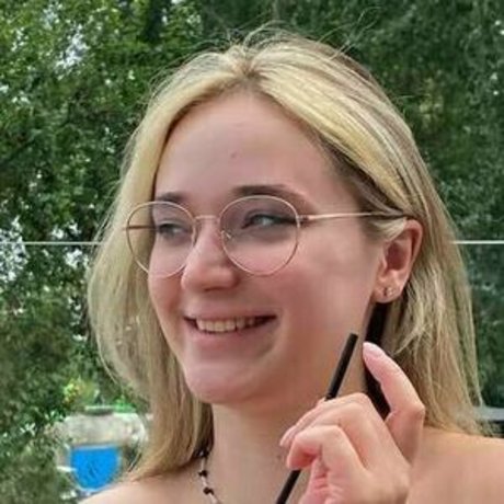 Naakte gelekte OnlyFans-foto van Maryrosevip