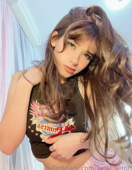 Alaston vuotanut OnlyFans-kuva Lunaloveton