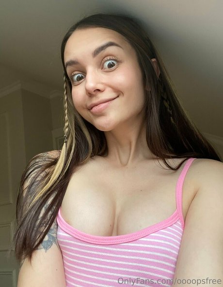 Nahá fotka uniklých OnlyFans od Oooopsfree