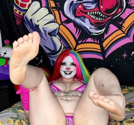 Alasti lekkinud OnlyFans-i pilt Circusbabiefree