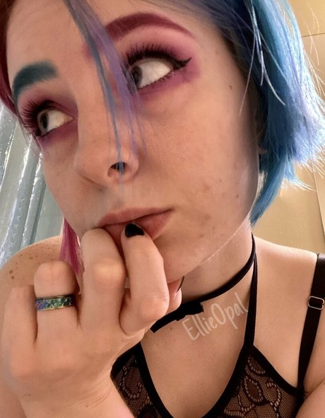 Naken läckt OnlyFans-bild av Ellieopalfree