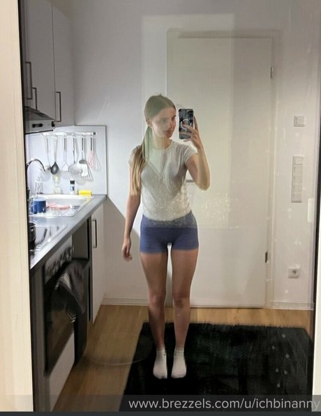 Nahá fotka uniklých OnlyFans od Ichbinanny