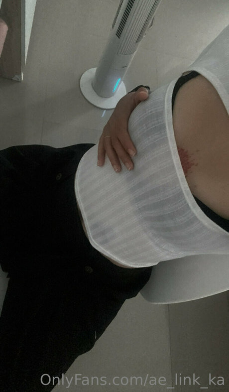 Alasti lekkinud OnlyFans-i pilt Aelinkka