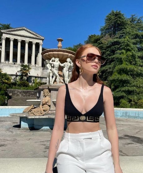 Nahá fotka uniklých OnlyFans od Renata Valliulina