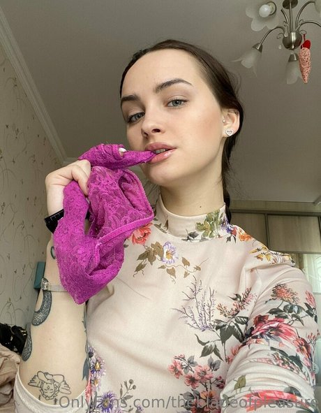 Nahá fotka uniklých OnlyFans od Thebladeofpleasure