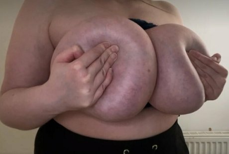 Bustyqueen32m