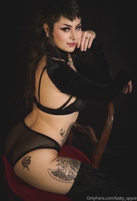 Naakte gelekte OnlyFans-foto van Synthiavalentine