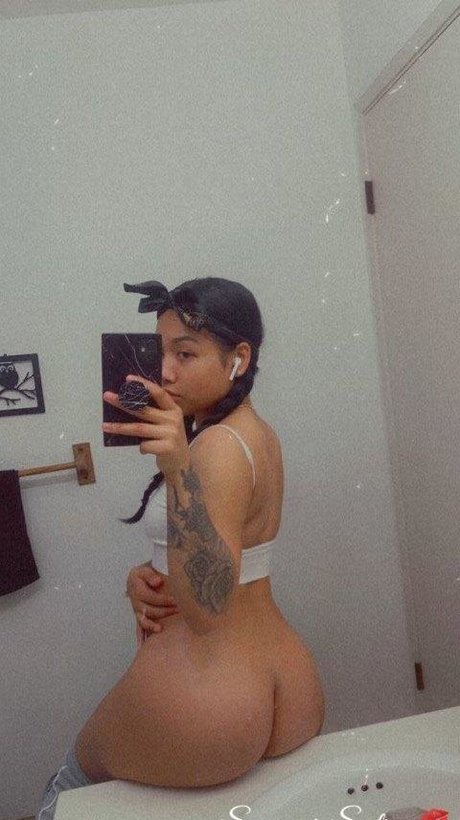 Naken läckt OnlyFans-bild av Sayumi Sutra