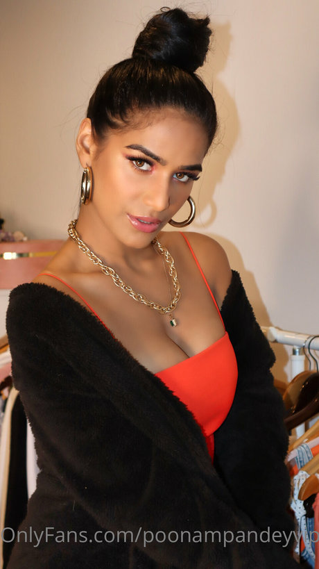 Nahá fotka uniklých OnlyFans od Poonam Pandey