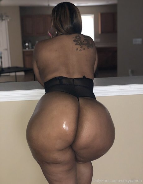 Naakte gelekte OnlyFans-foto van Sexypanda