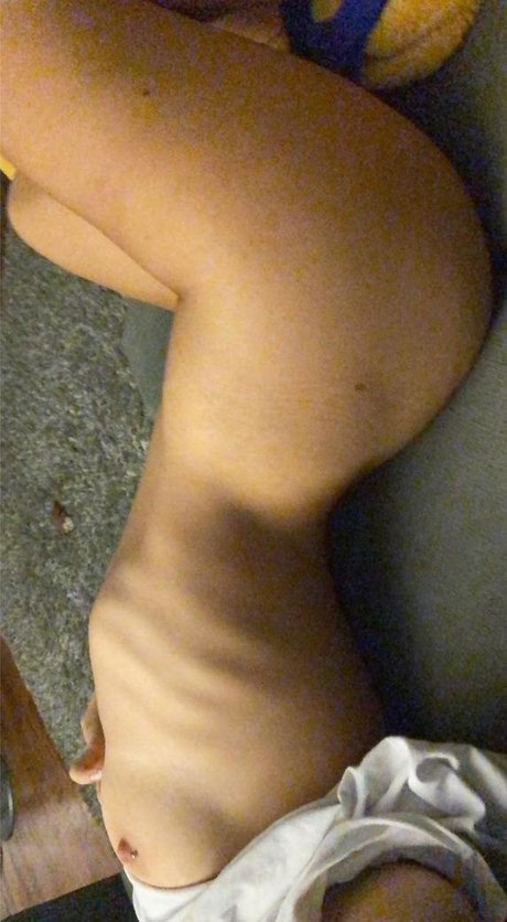 Naken lekkede OnlyFans-bilde av Moolooxo