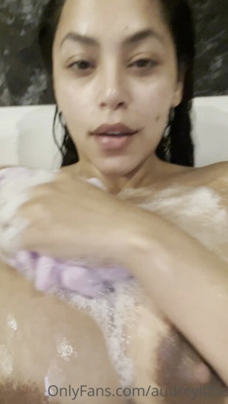 Nahá fotka uniklých OnlyFans od Audrey Littie