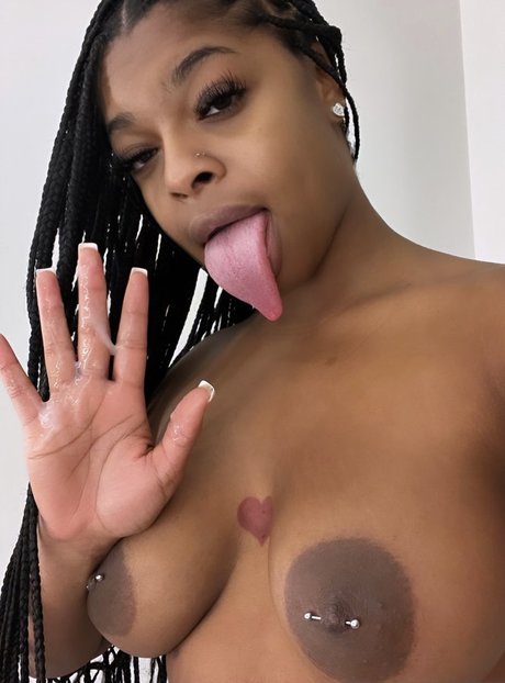 Alaston vuotanut OnlyFans-kuva Mia Mercy