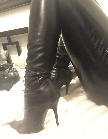 Nøgent lækket OnlyFans-billede af Lexi Sindel