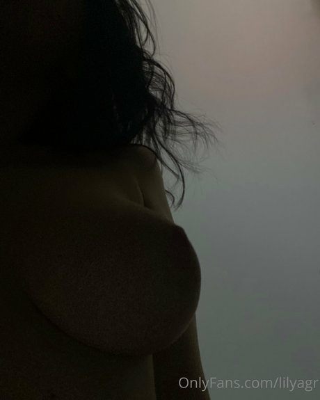 Alasti lekkinud OnlyFans-i pilt Lilyagr