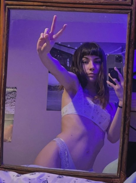 Nøgent lækket OnlyFans-billede af Bel0vedbambi