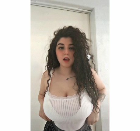 Naken läckt OnlyFans-bild av Samantha Fernandez