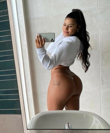 Naken läckt OnlyFans-bild av Katya Elise Henry