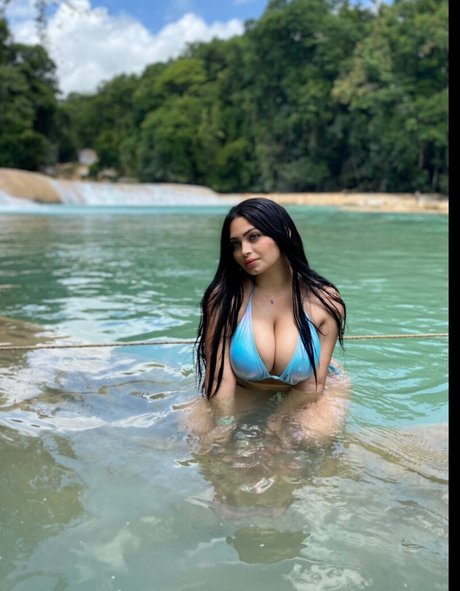 Обнаженная фотография утечки OnlyFans от Loveusina