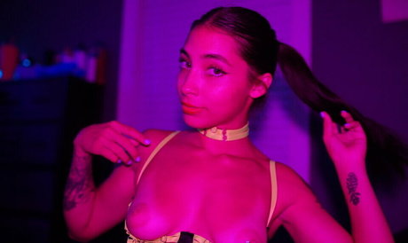 Nahá fotka uniklých OnlyFans od Ana Khalifa