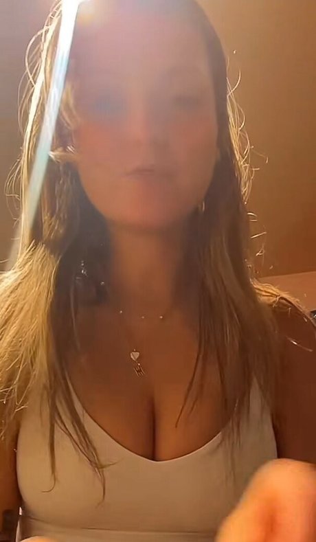 Alasti lekkinud OnlyFans-i pilt Hannah Montoya