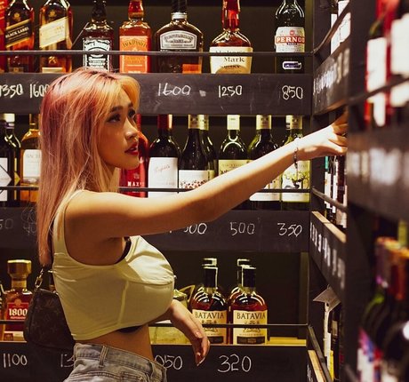 Naakte gelekte OnlyFans-foto van Anastasya Khosasih