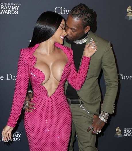 Foto di nudo di fuga di OnlyFans di Cardi B