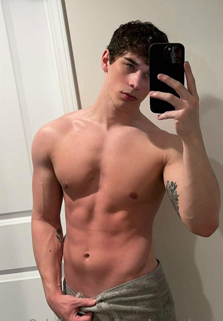 Naken lekkede OnlyFans-bilde av Brandonrowlandx